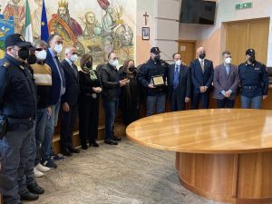 Cosenza, il Comune premia i rappresentanti della Polizia di Stato