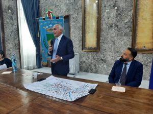 Il Sindaco Franz Caruso e il tenente colonnello Aquino
