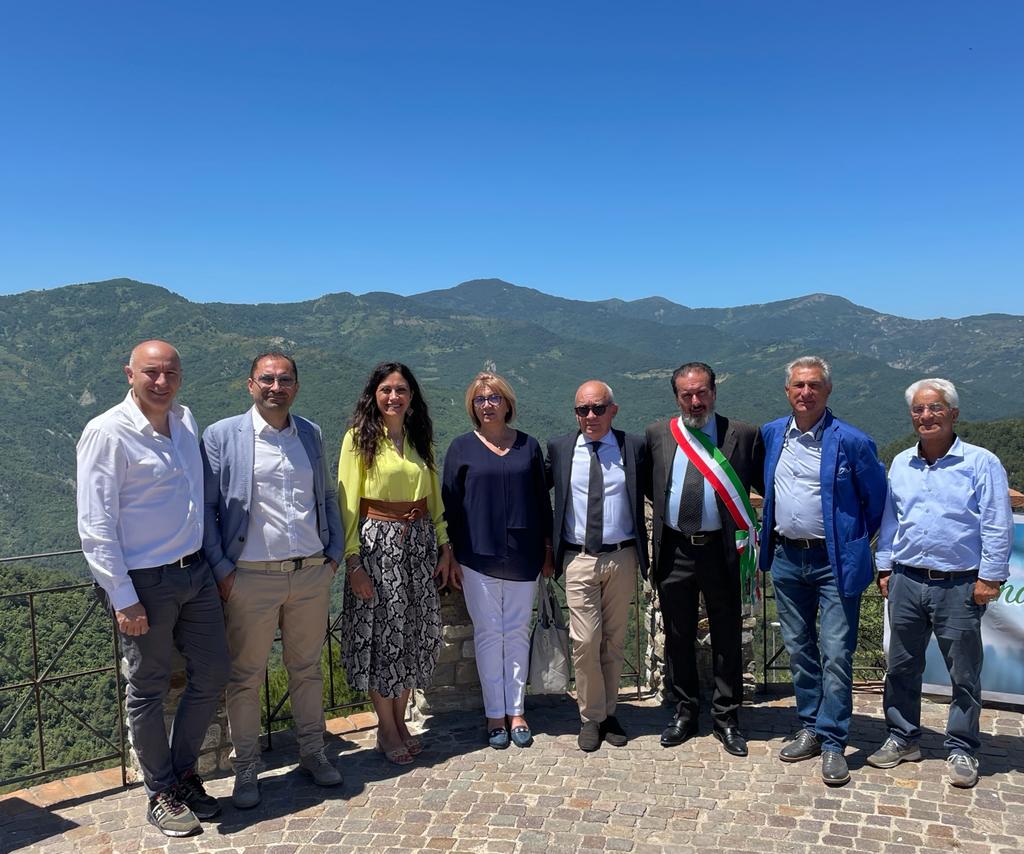 Succurro in visita nei paesi dell'entroterra dell'alto Jonio