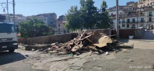 Cosenza abbattuta la baracca abusiva vicino al ponte Mario Martire