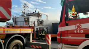 Esplosione su un rimorchiatore in porto a Crotone, tre morti
