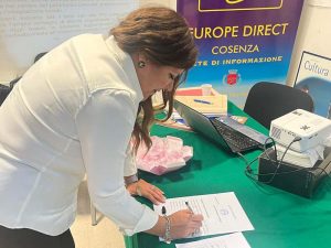 Fulvia Caligiuri firma il Patto di Sviluppo dell'Unpli Cosenza