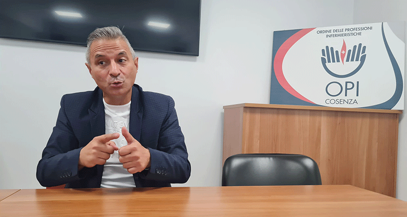 Il presidente OPI Cosenza Fausto Sposato in conferenza stampa