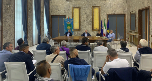 Il sindaco di Cosenza Franz Caruso tranquillizza i lavoratori di Ecologia Oggi