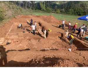 Largo Borgo conclusa la terza campagna di scavi ritrovato un settore di produzione di vasi