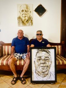 Santiago Ydáñez dona due opere alle persone che lo hanno ispirato