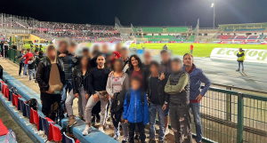 I ragazzi ospiti delle comunità di accoglienza allo stadio per Cosenza-Como