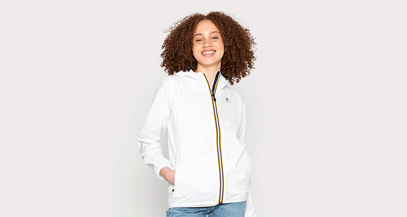 Giacca K-Way donna, i 5 look da ricreare per essere trendy senza rinunciare alla comodità