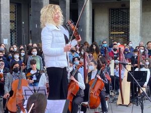la violinista ucraina Olga Mykhailiuk