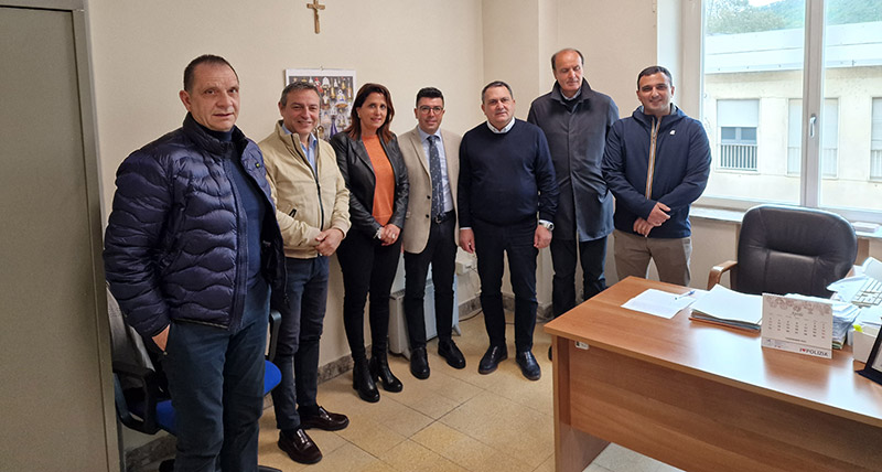 Cosenza, i consiglieri di minoranza: "Contro Mario Occhiuto attacchi volgari e personali"