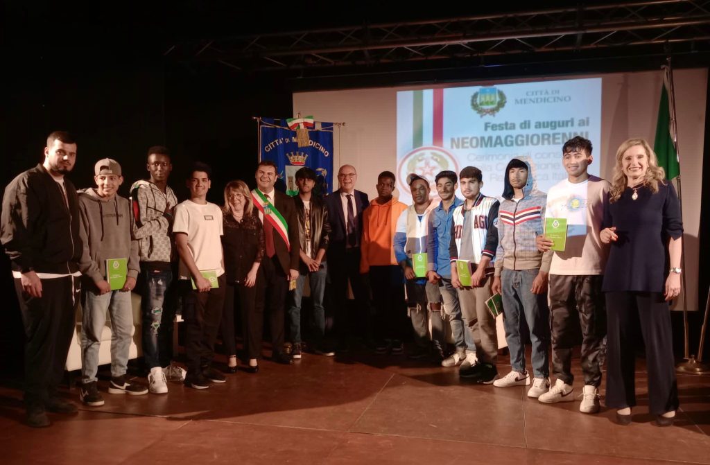 A Mendicino la cerimonia di consegna della Costituzione ai neomaggiorenni