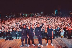 Corigliano Rossano, grandissimo successo per il DeeJayTime sul lungomare Sant'Angelo