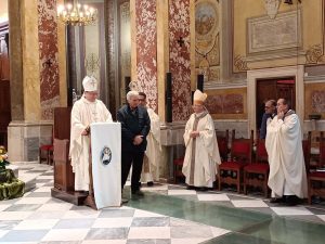 Il presidente Mingrone mentre pronuncia il suo saluto