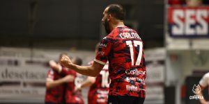 L'esultanza di Carlitos (foto Michele De Marco) - Un'ottima Pirossigeno Cosenza sfiora il successo con la Feldi Eboli