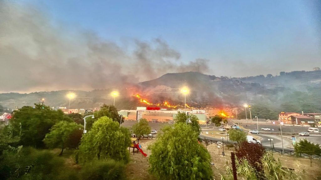 Incendio a Zumpano, il ringraziamento del sindaco a tutti gli intervenuti per domare le fiamme