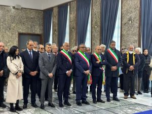 Franz Caruso, Giuseppe Mazzuca e gli altri sindaci presenti in raccoglimento