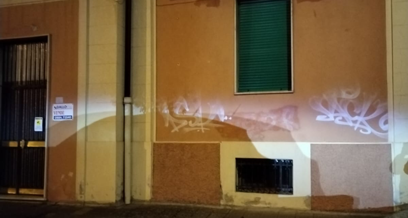 Cosenza, rubata l'insegna alla sede provinciale di Fratelli d'Italia