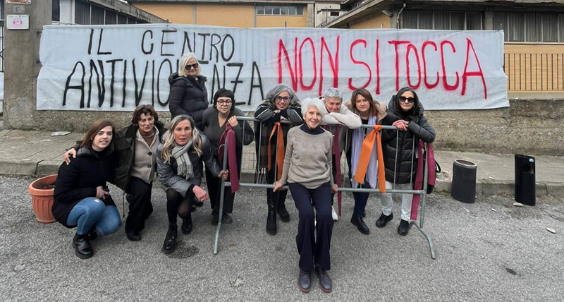 Le volontarie del Centro Antiviolenza "R. Lanzino": "Il CAV Cosenza non si tocca!"