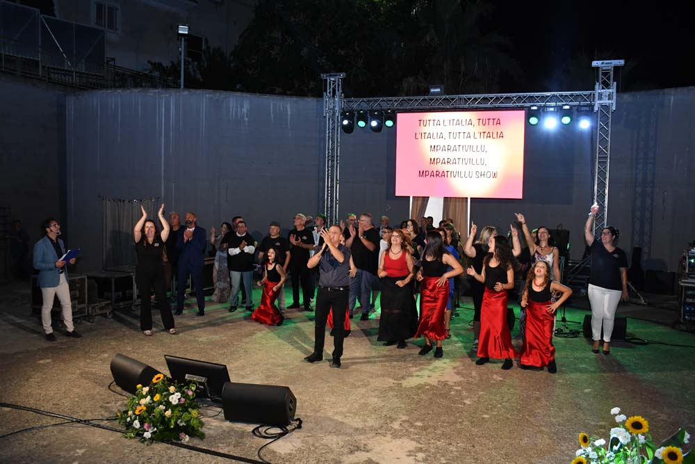 Luzzi, grande successo per "'Mparativillu in Scena Show" di Francesco Scarpelli e Francesca Imbrogno