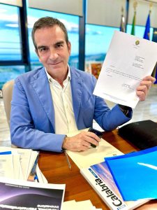 Roberto Occhiuto firma la lettera di dimissioni da presidente della Regione Calabria