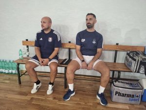 Mister Paniccia in panchina con il suo vice Giuseppe Presta