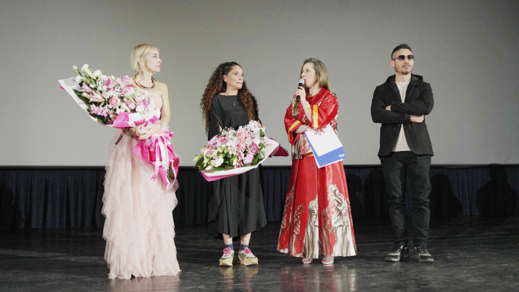 Rende, applausi e tante emozioni per la "Donna delle Farfalle"