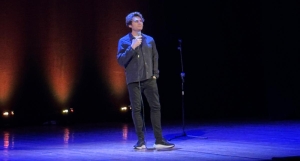 Sold out per “Ho tre belle notizie” di Angelo Duro a Lamezia Terme