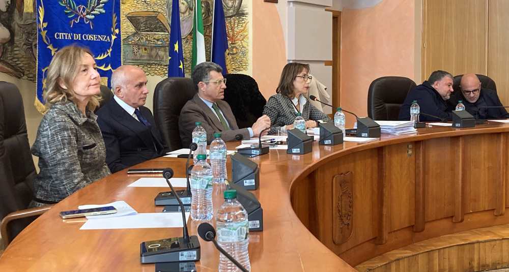 Comune di Cosenza, approvato il bilancio 2026-2028: «La maggioranza è solida»