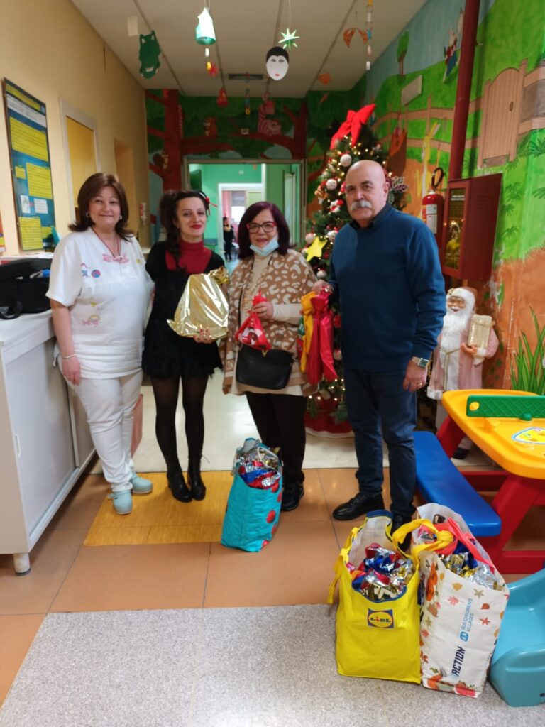 La Befana del Cuore: Tiziana De Simone dona regali e speranza al Reparto di Pediatria di Cosenza