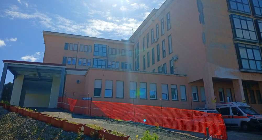 Cariati, blitz di De Salazar al Vittorio Cosentino: Le Lampare incalzano il Sindaco