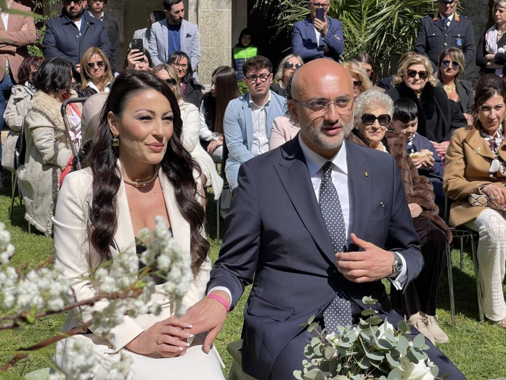 Vincenzina Calomino e Biagio Faragalli durante il rito di celebrazione della promessa di matrimonio a Montalto Uffugo