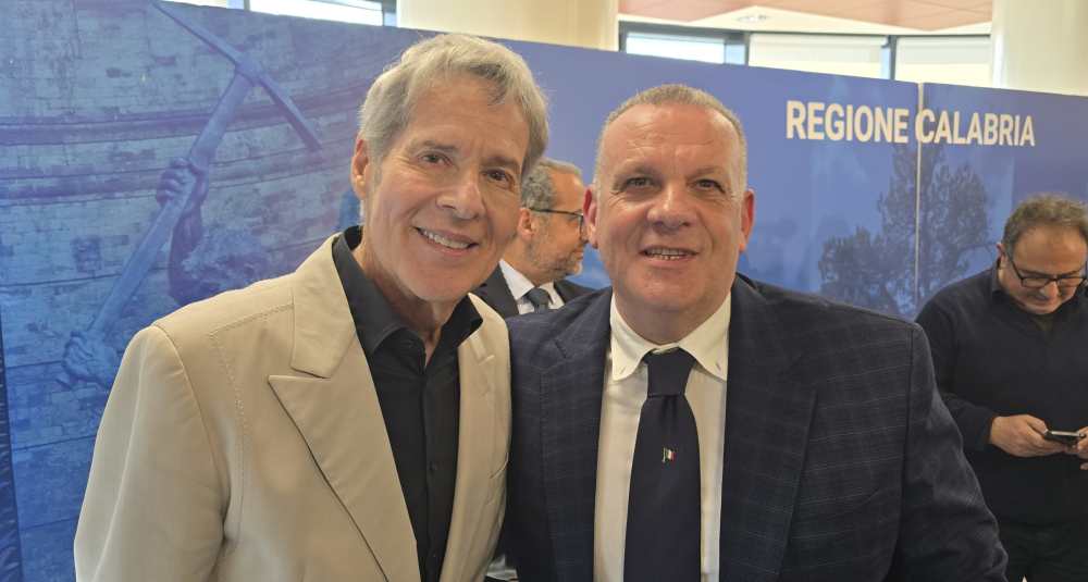 Baglioni premiato dalla Regione Calabria, sindaco Vetere: “Lo aspettiamo a Santa Maria del Cedro il 26 agosto”