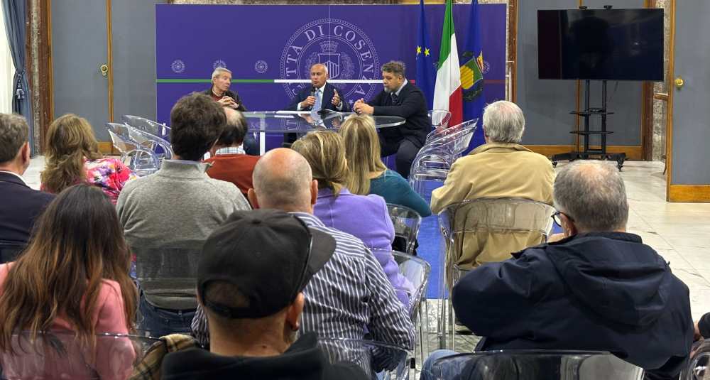 Cosenza, i quartieri protagonisti a Palazzo dei Bruzi: il sindaco Caruso ascolta i Comitati