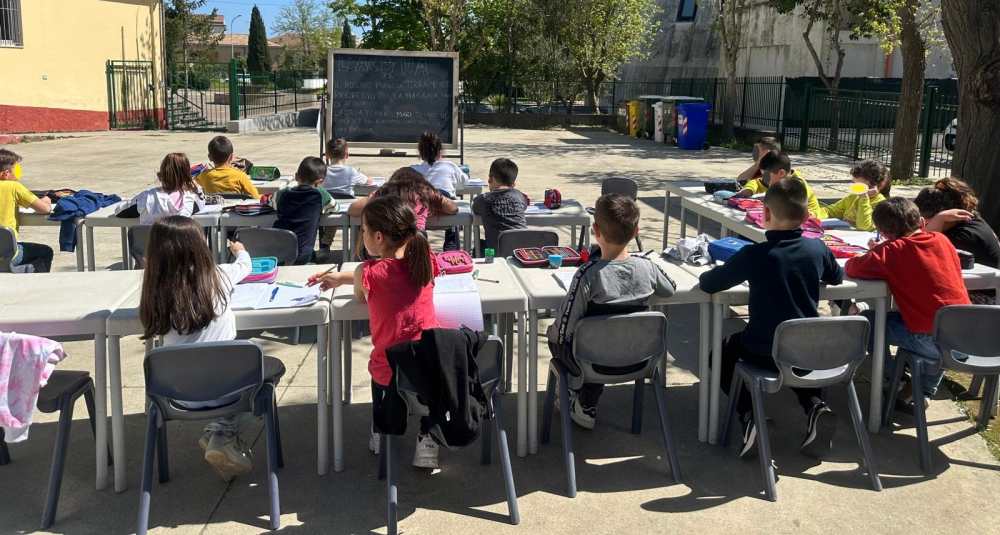 IC Mandatoriccio, la scuola che rompe i muri: lezioni all’aperto per una didattica senza confini