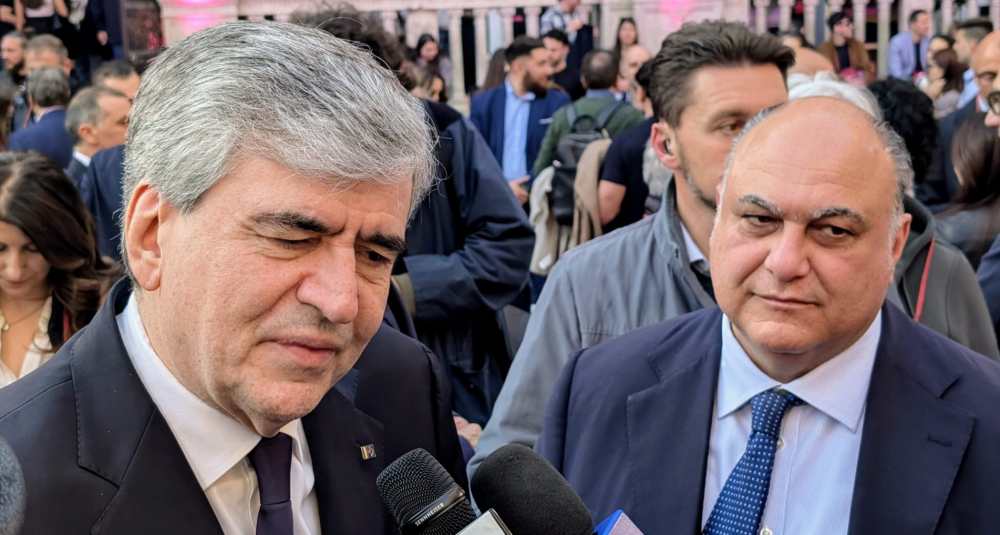 Vinitaly, Calabrese al Ministro Mazzi: «Turismo e Lavoro sono i pilastri della nuova Calabria, non ci fermiamo più»