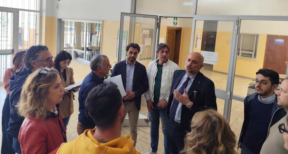 Edilizia scolastica, sopralluogo record a Corigliano: Faragalli non si ferma