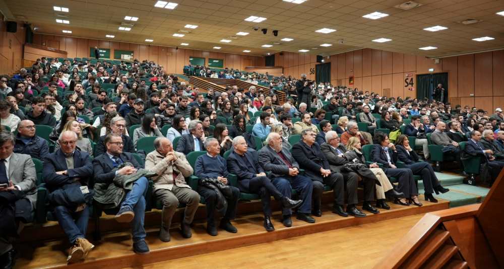 Il Rotary Club Rende fa il pieno: oltre 500 persone per Cottarelli e Valentini