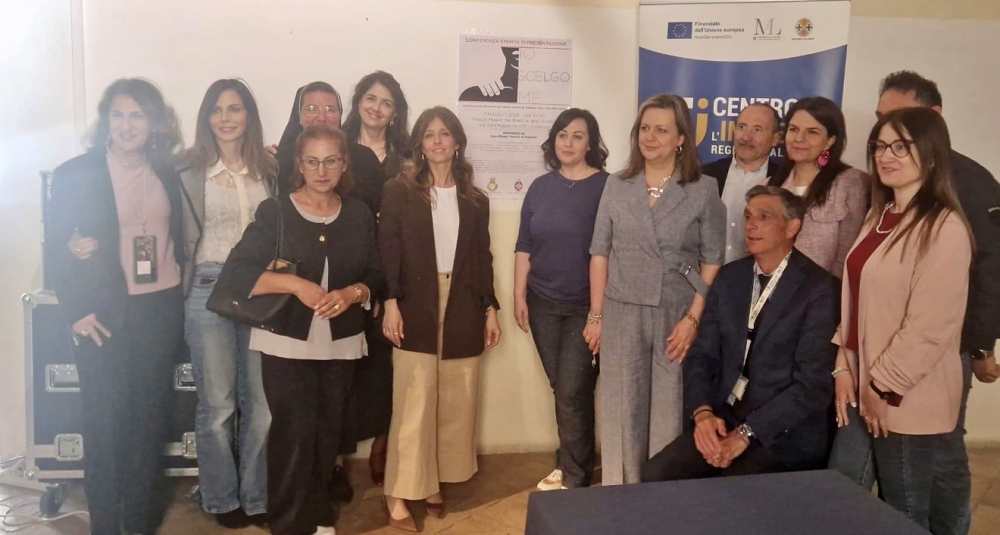 Cosenza dice basta alla violenza con “Io scelgo me”: lavoro e casa per ripartire