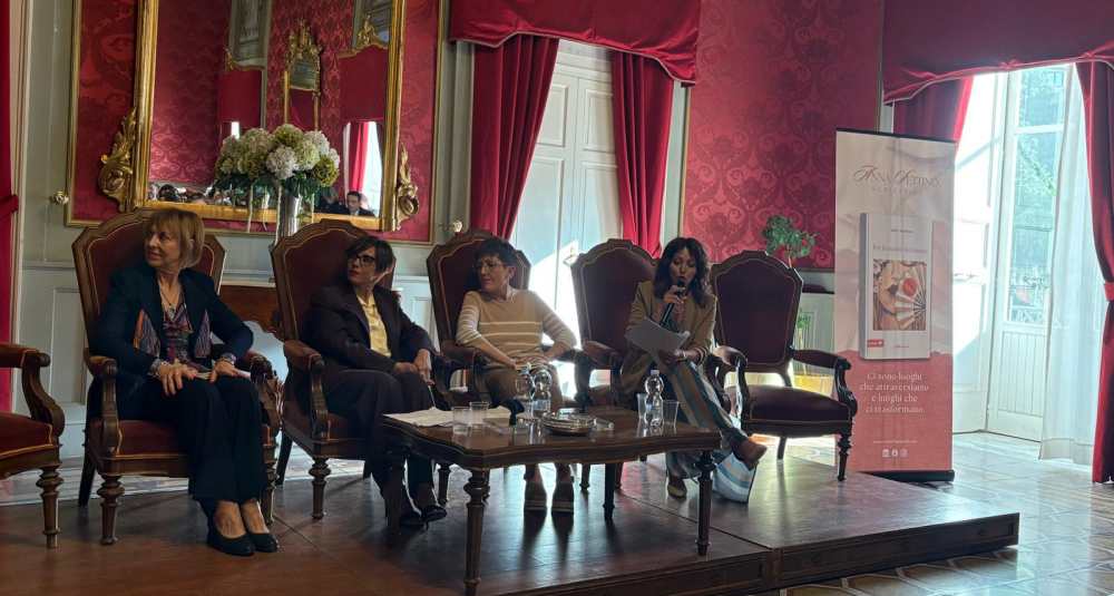 Tra emozione e parole: Cosenza viaggia nelle “stanze del mondo” con Anna Settino
