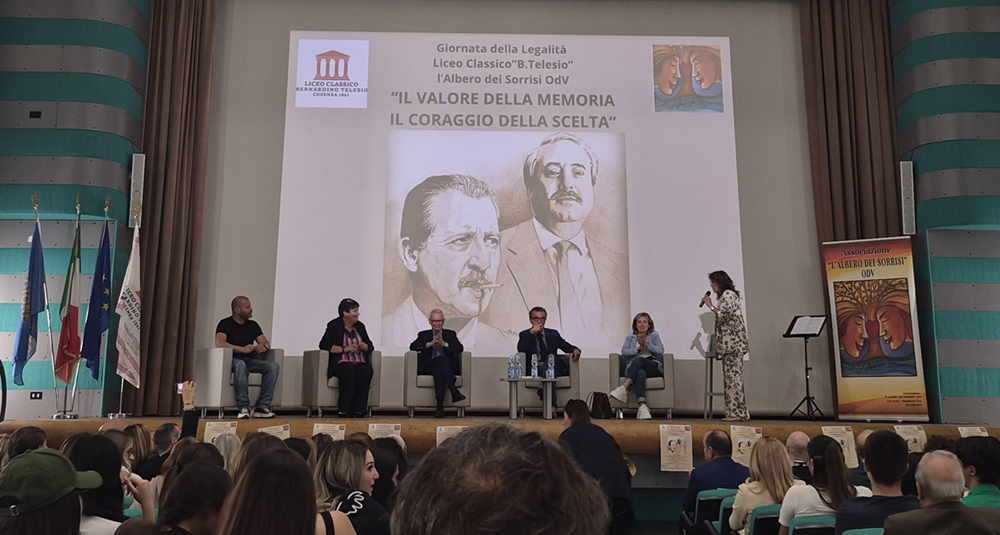Cosenza non si piega: l'Auditorium resta al buio, il Cinema Italia brilla di legalità