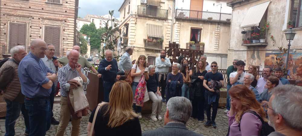 Successo per la “Passeggiata nel cuore antico di Cosenza” con il M5S e Teresa Torchia