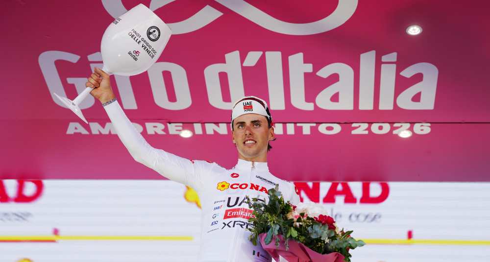 Il Giro d’Italia incorona Jan Christen a Cosenza: sua la Maglia Bianca Conad