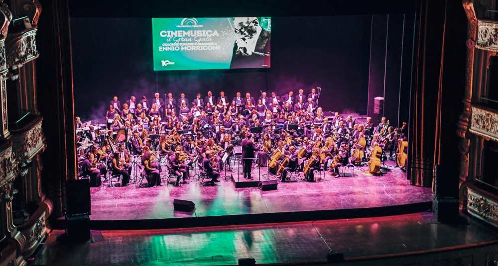 Rende celebra Morricone: l’Orchestra Tebaide porta le note del Mito al Garden