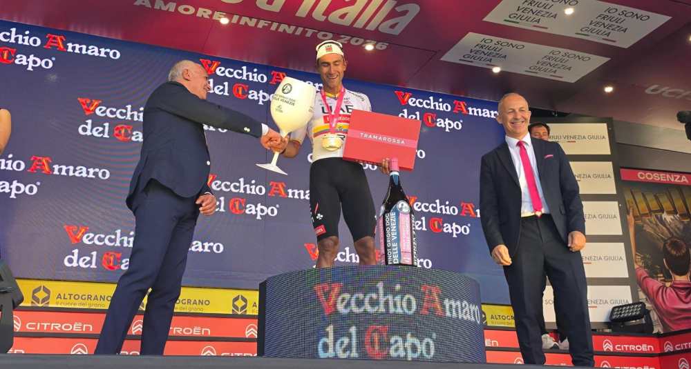 Giro d’Italia, Cosenza esplode di entusiasmo: Narvaez vince la tappa, Ciccone è la nuova Maglia Rosa