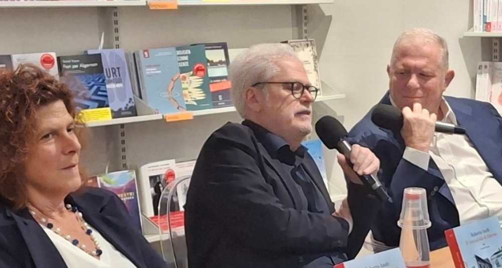 Cosenza accoglie Roberto Andò: bagno di folla alla Feltrinelli per il Premio Sila
