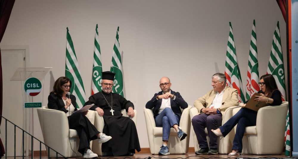 Cisl Cosenza, parte da San Demetrio Corone il tour nei territori: sala piena per il debutto
