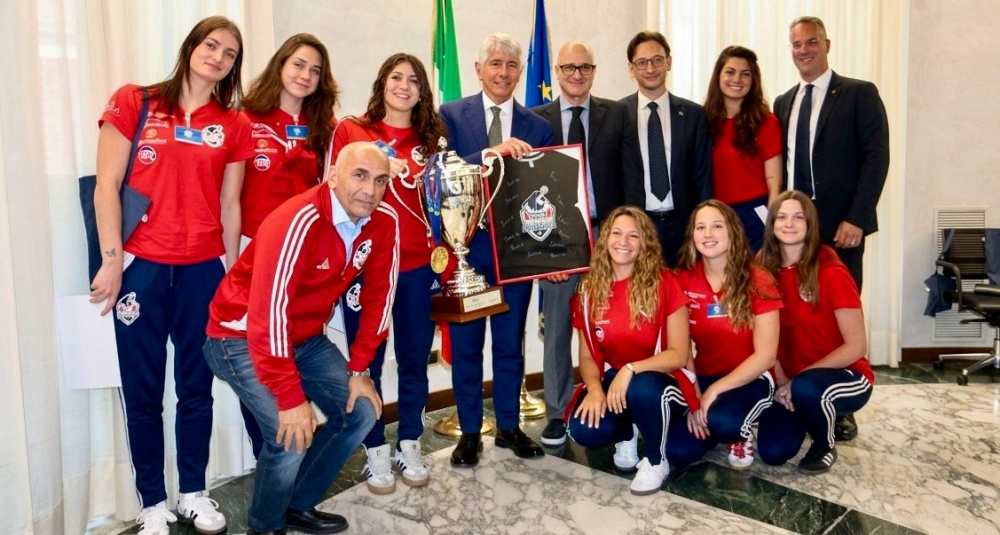 Smile Cosenza Pallanuoto: l’incontro con Abodi suggella un’annata da record