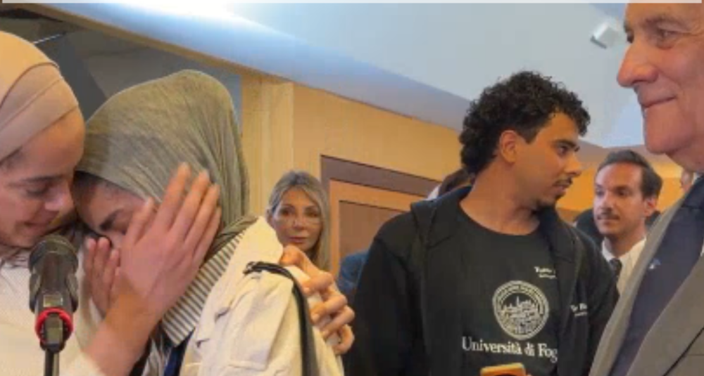 Unical per la Palestina, l’accusa al governo: «Tajani e Bernini sfilano con gli studenti, ma paghiamo noi»