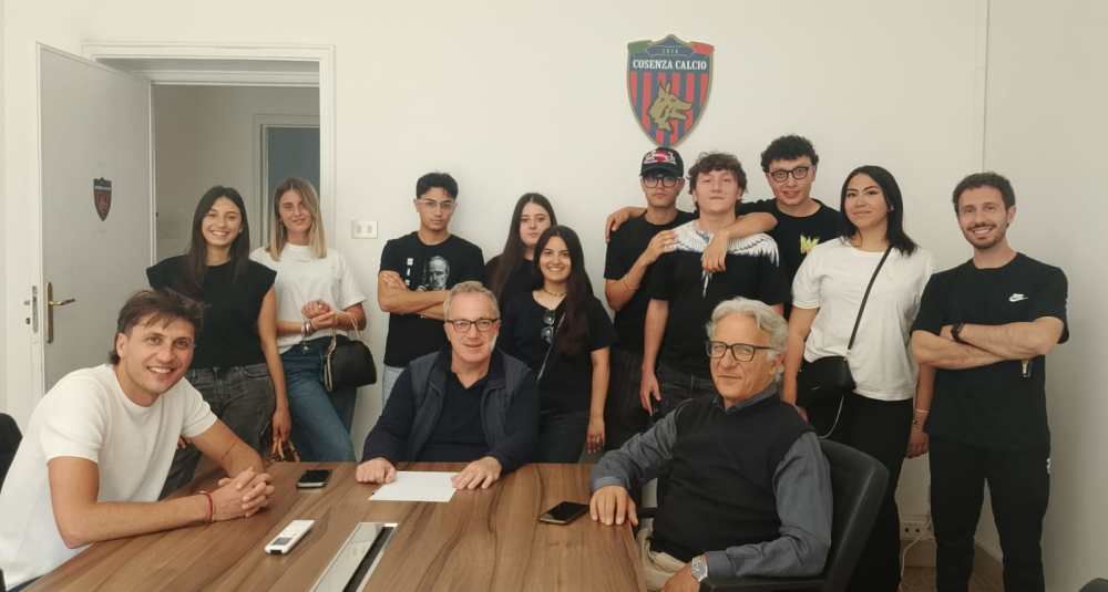 Cosenza Calcio e scuole insieme per il sociale: presentate le Partite del Cuore 2026