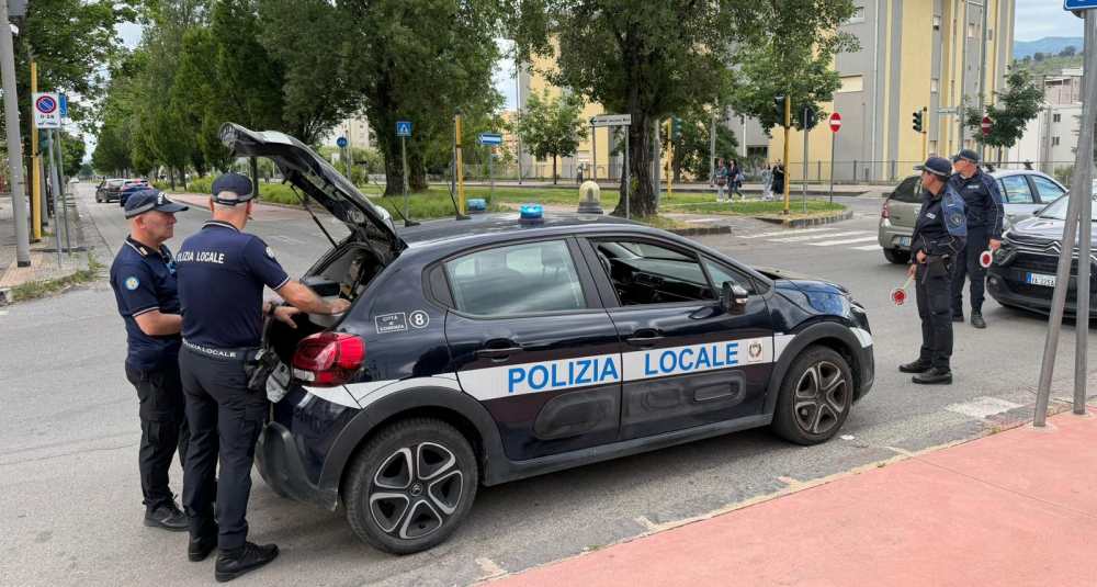 Cosenza, monopattini elettrici nel mirino: al via i controlli sulla targa obbligatoria